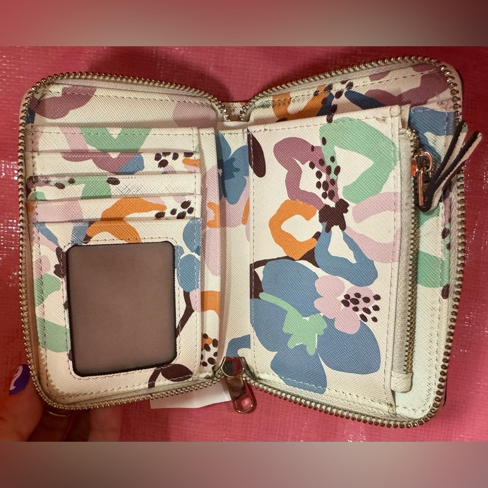 Floral Patterned Wallet - Picture 2 of 4